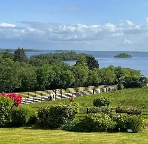 Hillcrest Lodge, Private On Lough Corrib, Oughterard アパート *